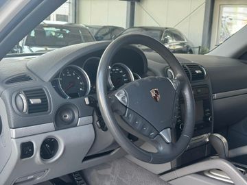 Porsche Cayenne - 8
