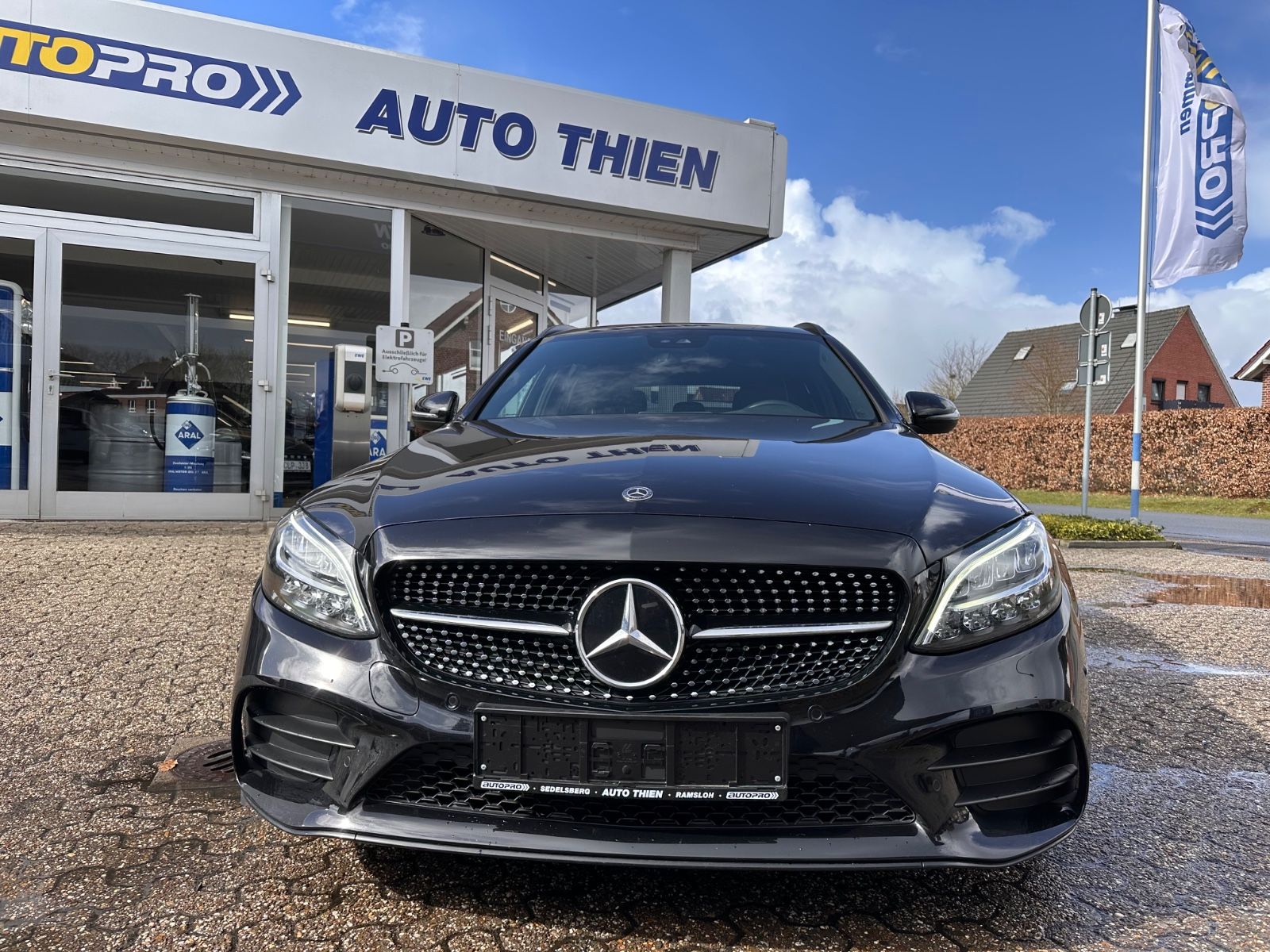 Fahrzeugabbildung Mercedes-Benz C 300 T-Modell AMG Line Night/AHK/LED/Navi/eHeck
