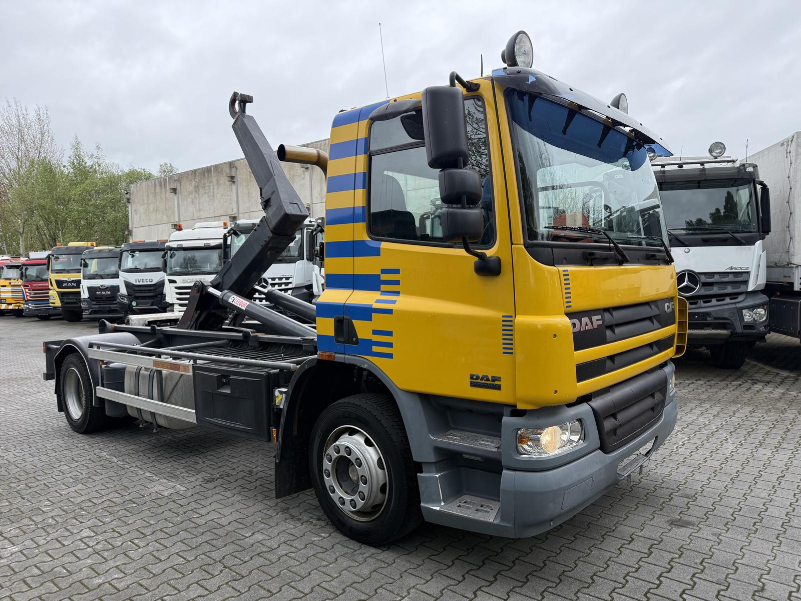 DAF CF 220 Haken Ex-Flughafen