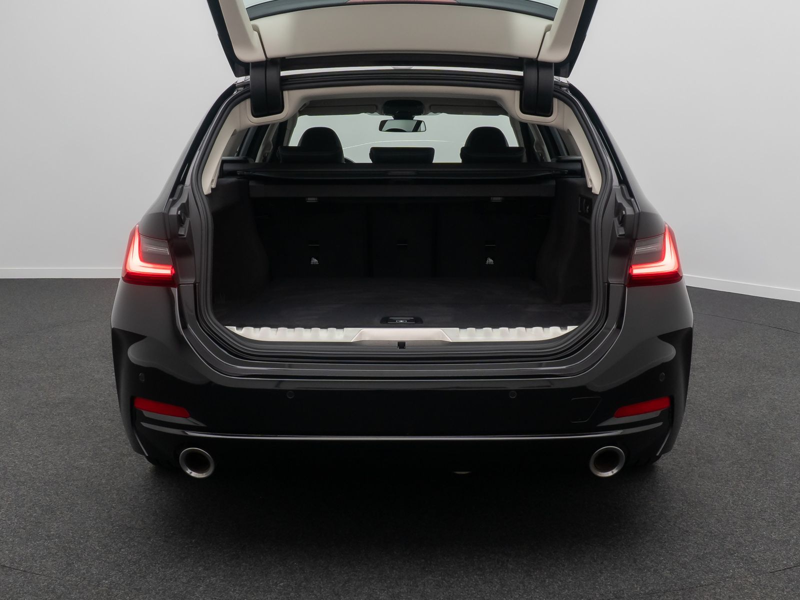 Fahrzeugabbildung BMW 330e WidscreenDispl AHK DAB Leder Sport Stop&Go