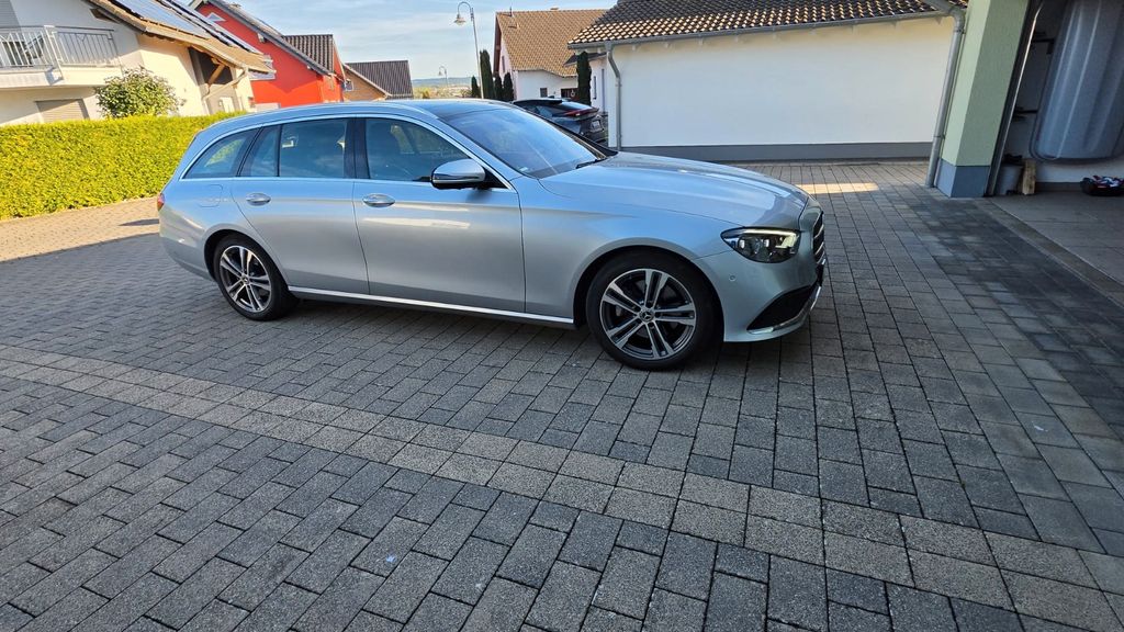 Image of Mercedes-Benz E 200