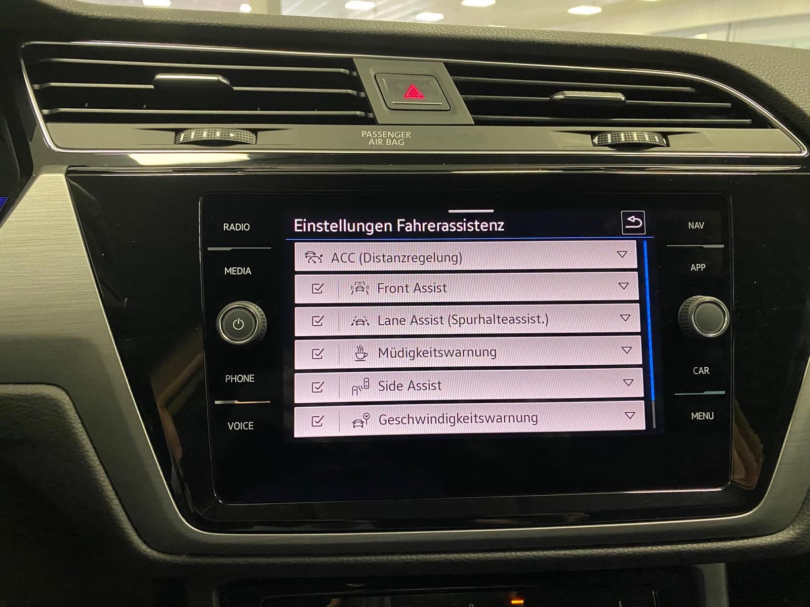 Fahrzeugabbildung Volkswagen Touran 1.5 TSI Comfortline+IQLIGHT+ACC+AHK+TOTWI