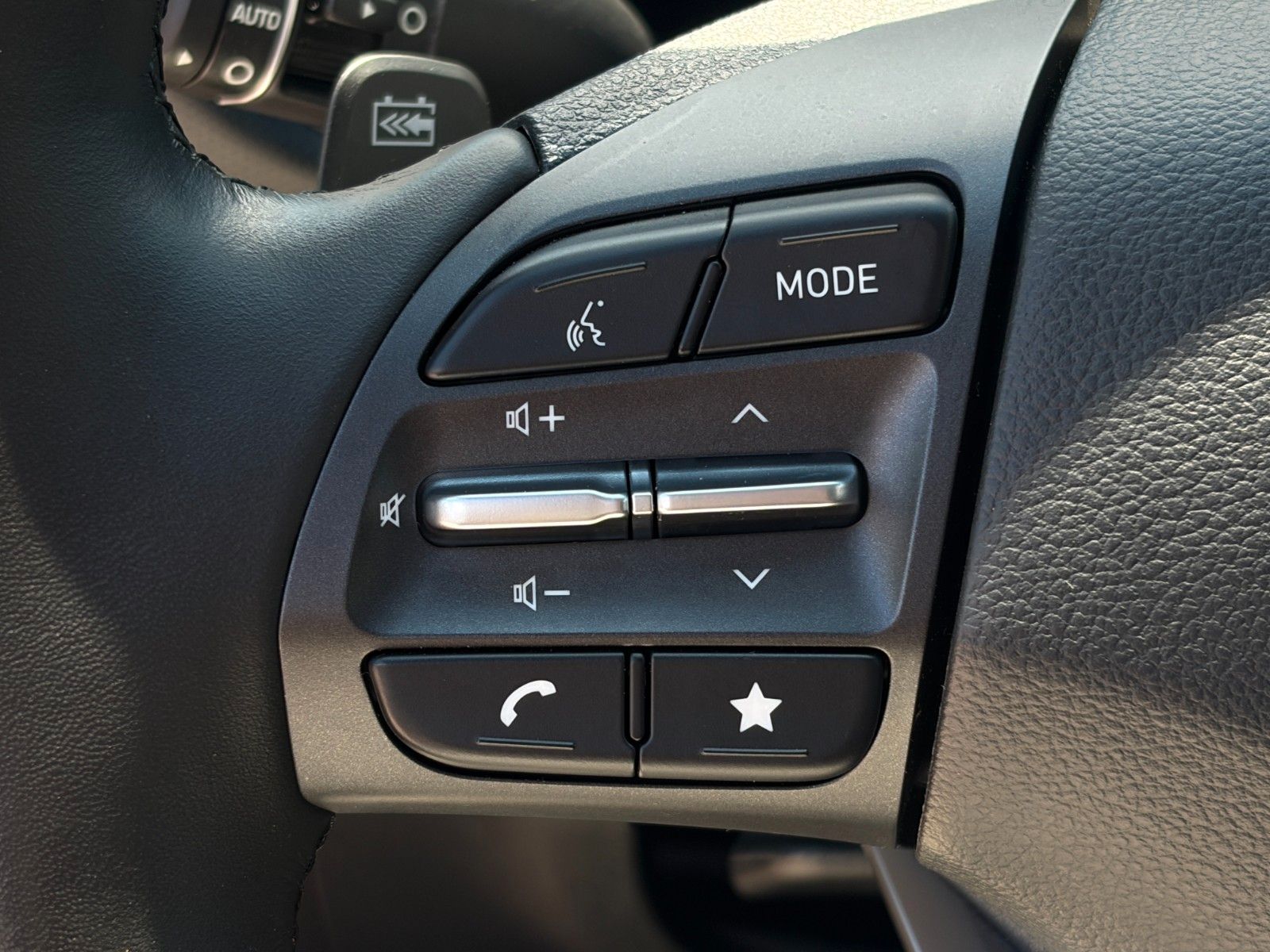 Fahrzeugabbildung Hyundai KONA E Trend 2WD CarPlay Schiebedach ACC CAM HuD