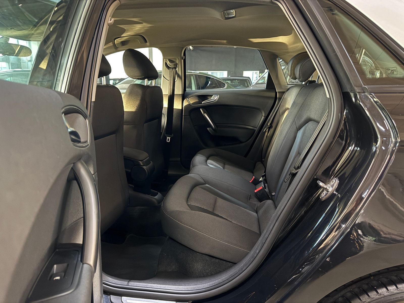 Fahrzeugabbildung Audi A1 1.6 TDI SPORTBACK S-TRONIC S-LINE AMBITION