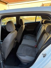 Volkswagen Golf - 10