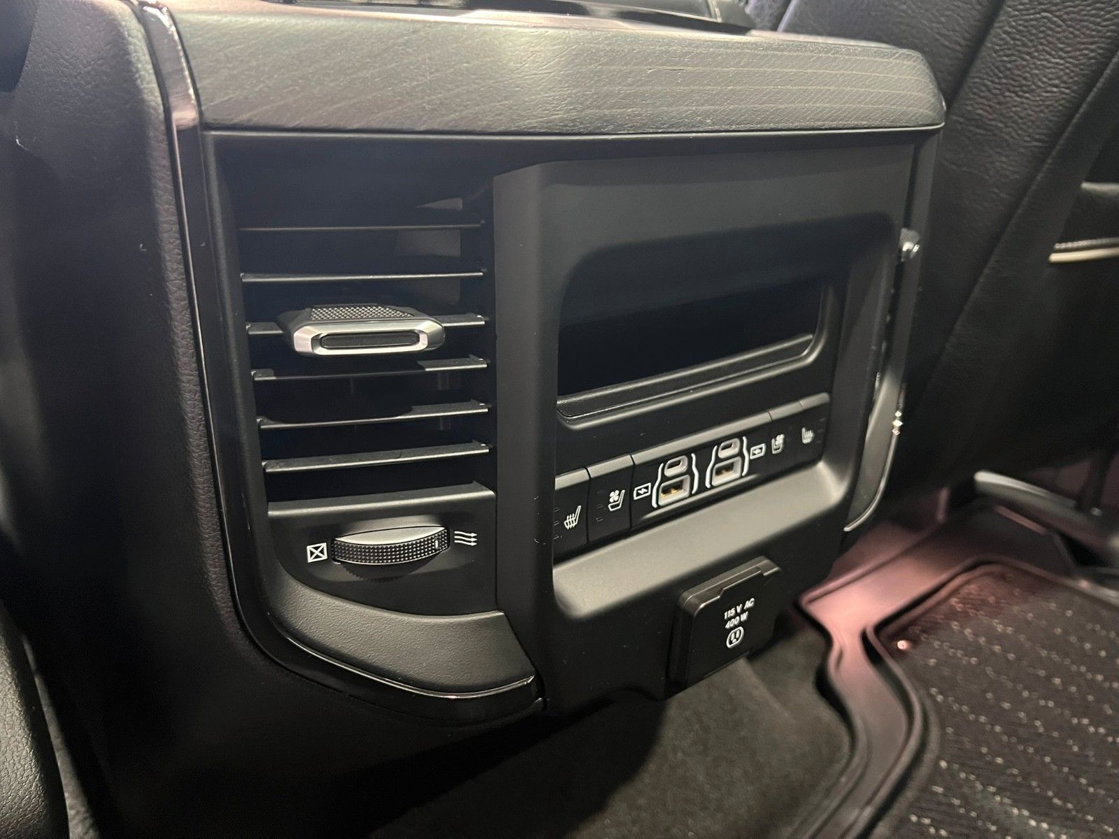 Fahrzeugabbildung Dodge RAM  1500 LIMITED NIGHT CREW CAB 4X4 *RTR UMBAU*