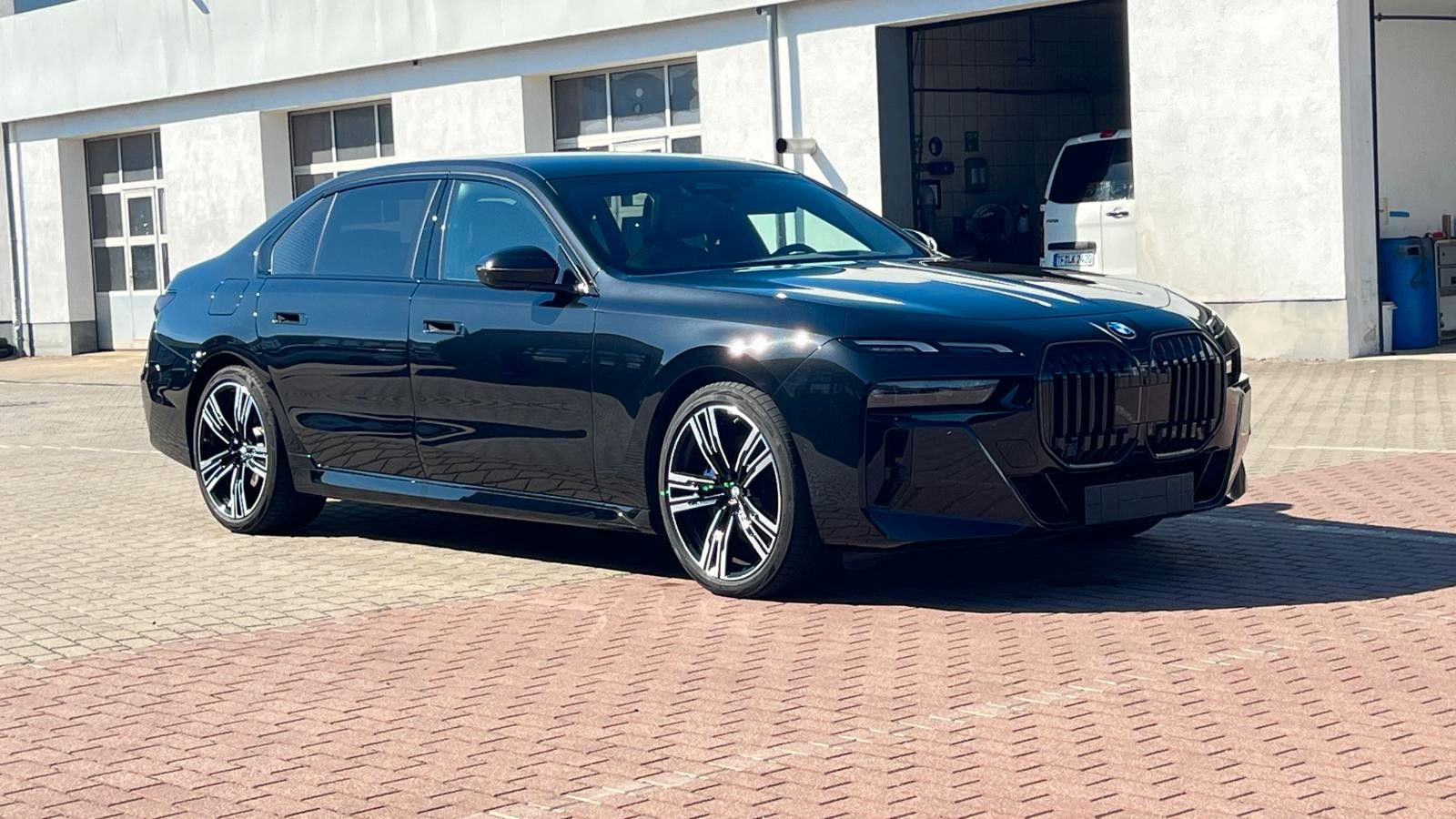 Fahrzeugabbildung BMW 740 d xDrive M Sport Pro*B&W*MASS*PAN*STHZ*CONNO