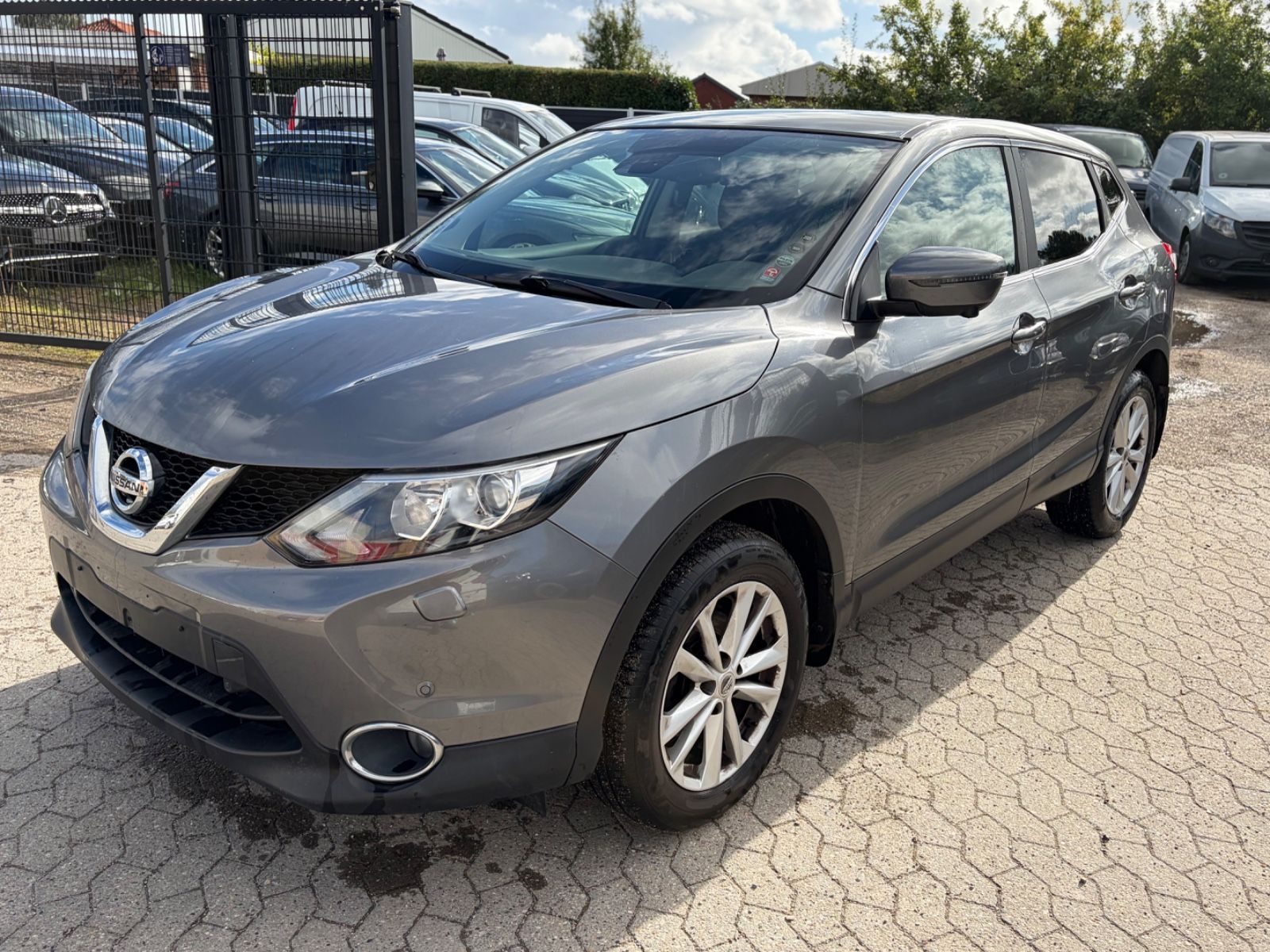 Nissan Qashqai - 1