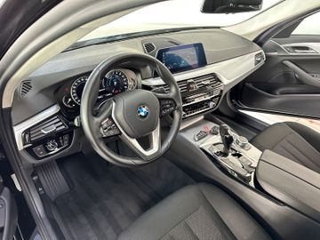 Fahrzeugabbildung BMW 530e iP Kamera Alarm LiveCockpitPlus Sport