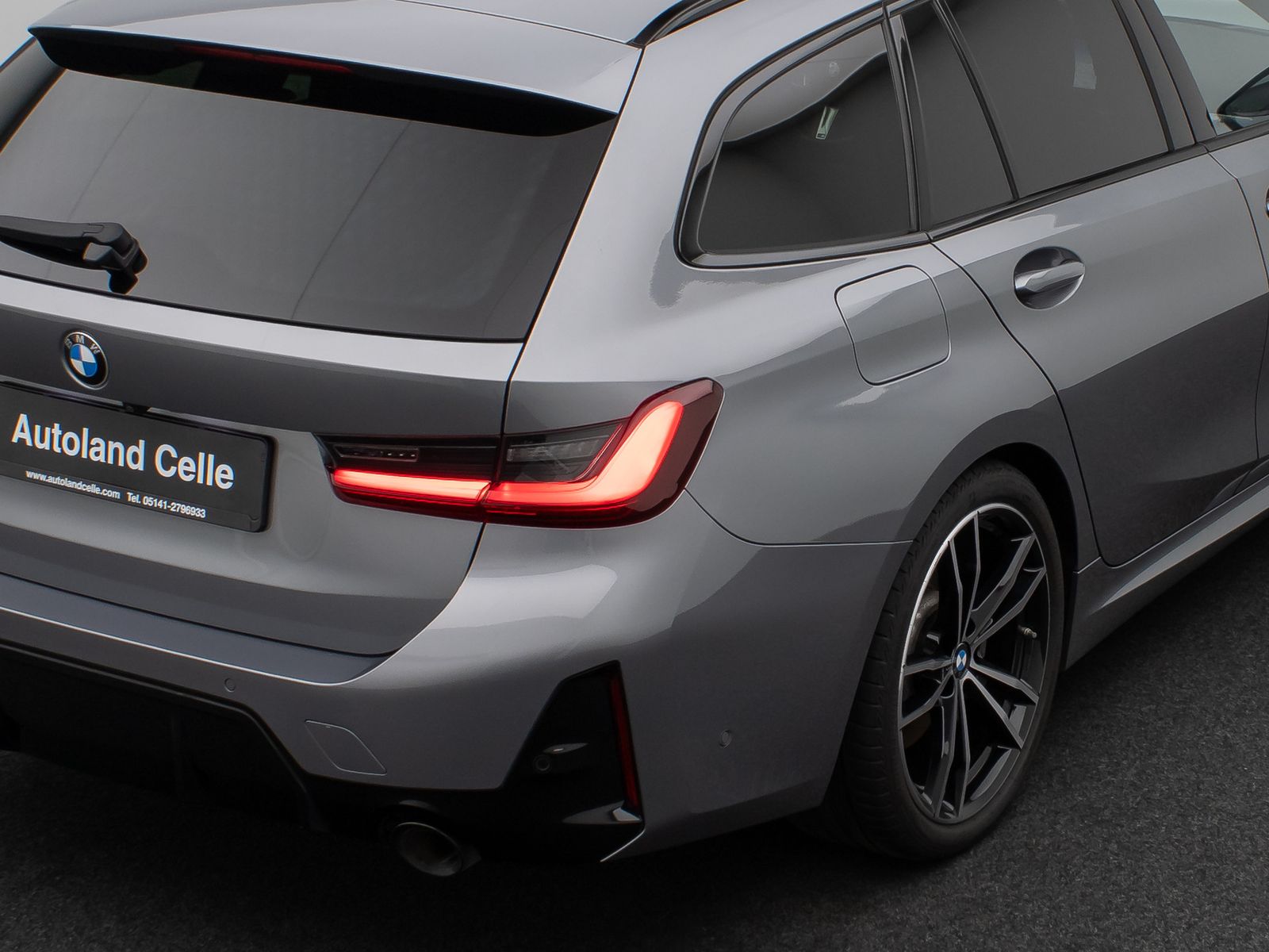 Fahrzeugabbildung BMW 330i  M Sport Panorama 360° HUD DAB H/K 19Zoll