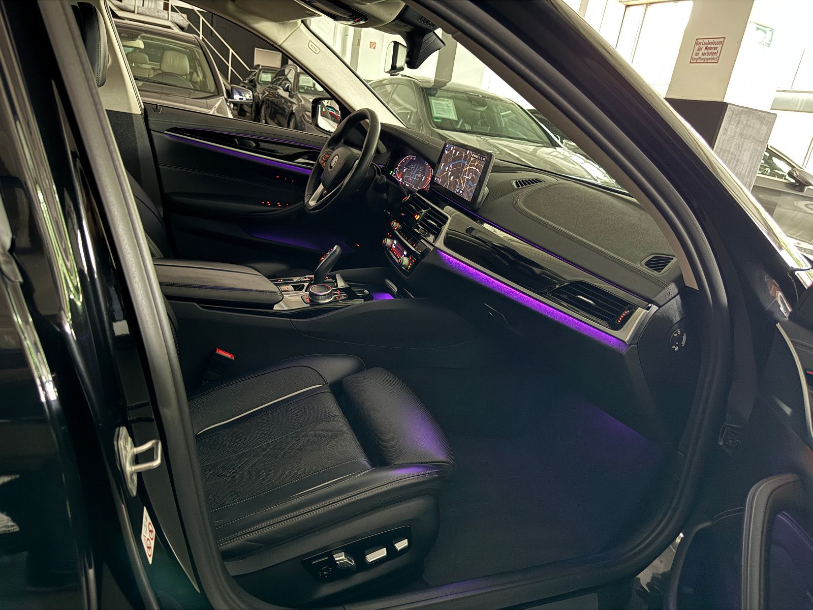 Fahrzeugabbildung BMW 520 d T LUXURY LINE HUD PANORAMA LASER VOLL