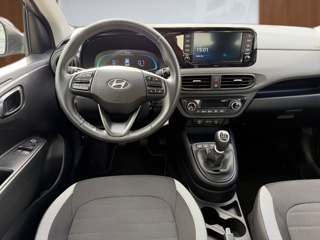 Fahrzeugabbildung Hyundai i10 TREND *Klima*NAVI*CARPLAY*SHZ*LHZ*DAB*