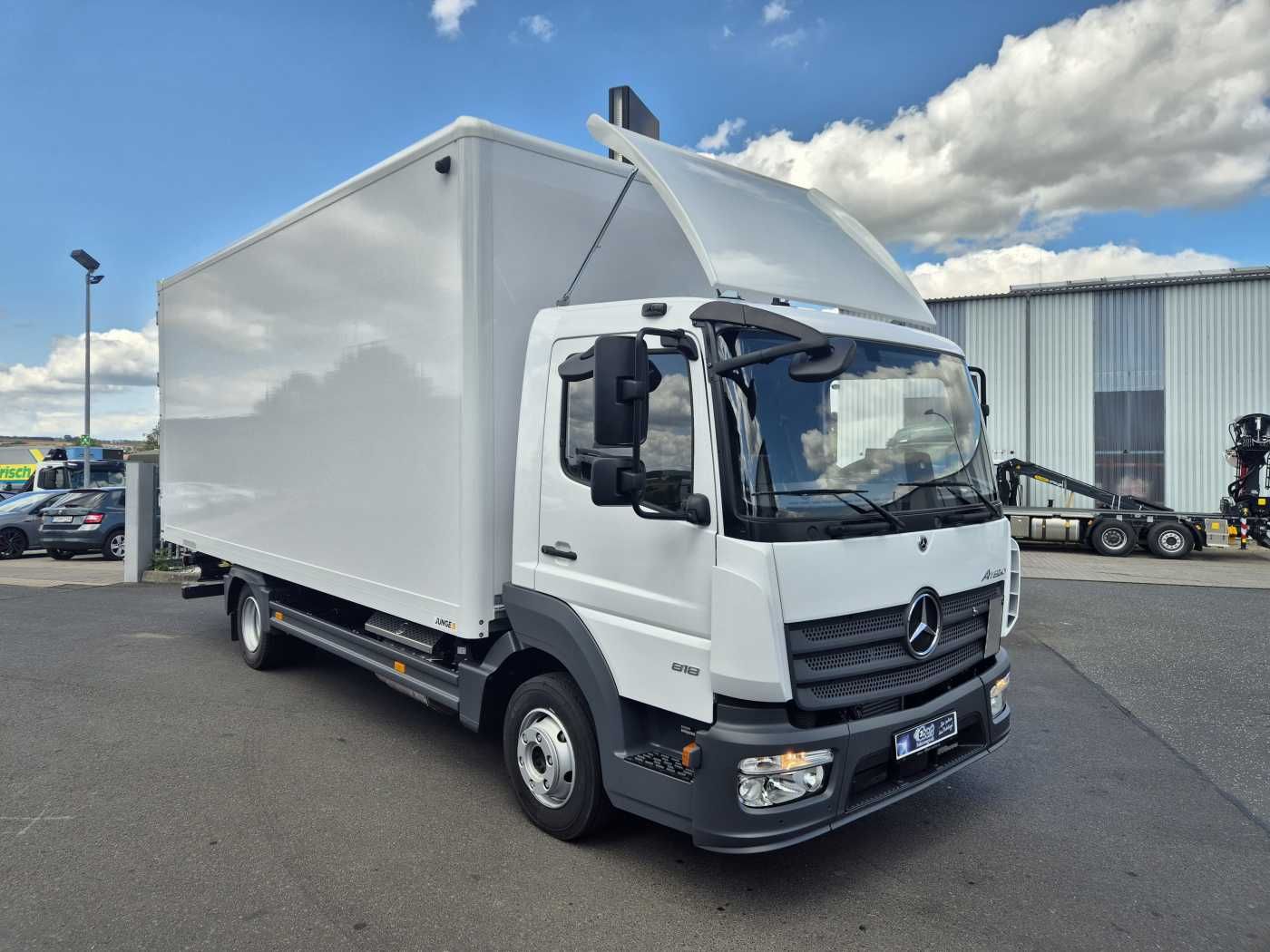 Fahrzeugabbildung Mercedes-Benz Atego 818 L Koffer, 4 Stück vorhanden