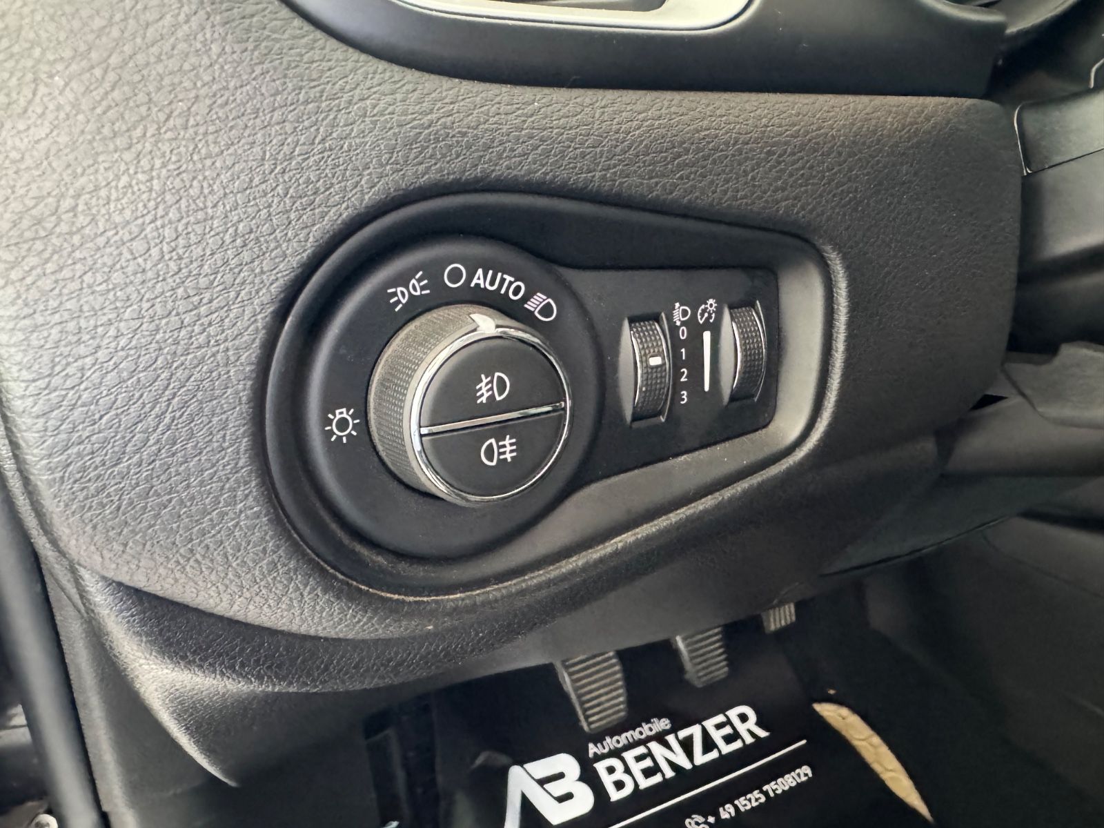 Fahrzeugabbildung Jeep Renegade Limited Adv. Ed. 4x4/LEDER/AHK/KLIMA/SH