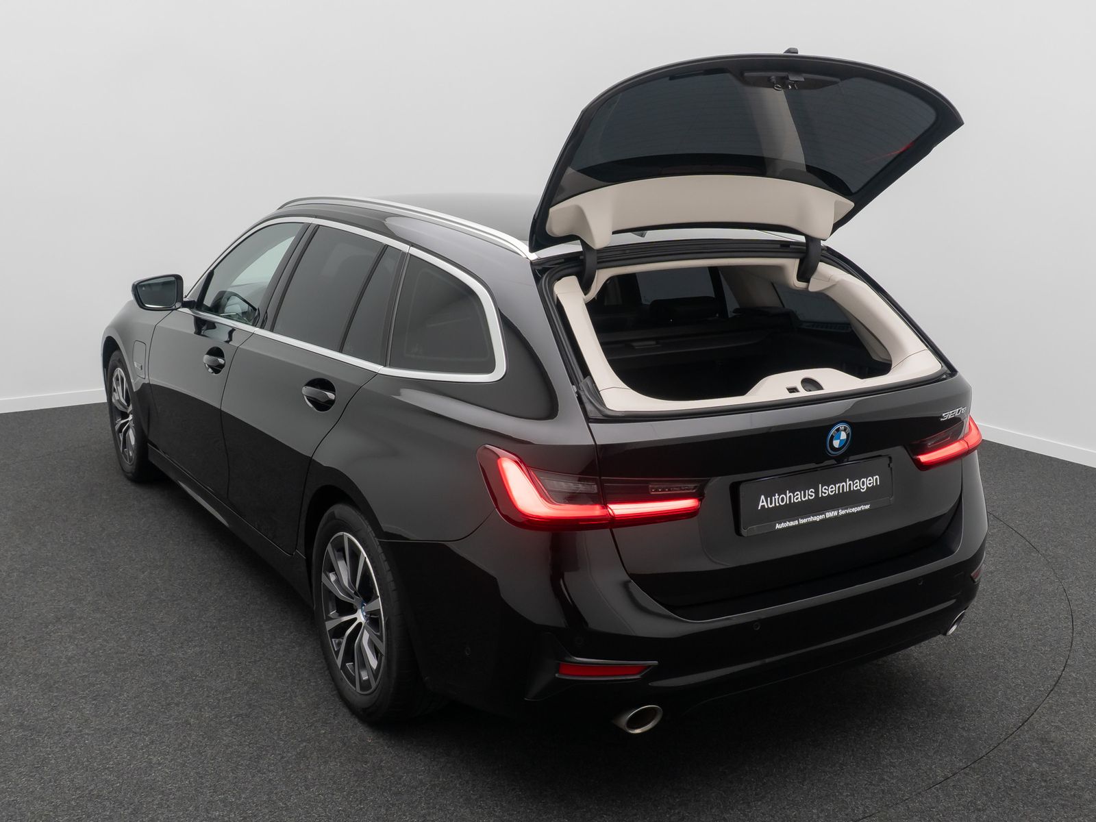 Fahrzeugabbildung BMW 320e Sport Line Alarm DAB Kamera Individual Komf