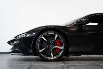 صورة 8 لـ 2020 Ferrari SF90