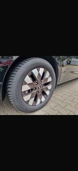 Hyundai STARIA 2.2 CRDi Signature 7-Sitzer Auto 4WD ... - Hyundai STARIA von privat