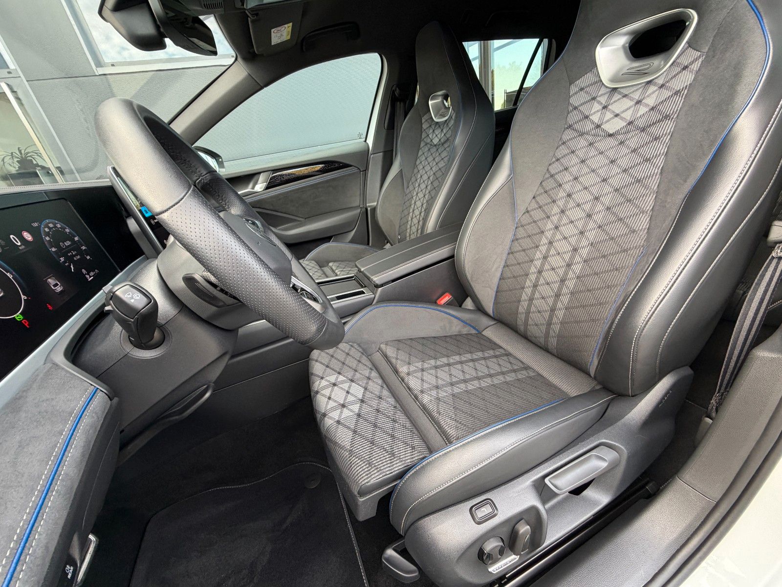 Volkswagen Passat Variant 2.0TDI 4Motion R-Line AHK Standhz foto 10