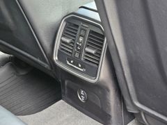 Fahrzeugabbildung Macan Luftfederung Navi Leder Memory Sitze Sound