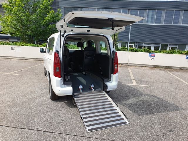 Fahrzeugabbildung Fiat Doblò Kombi L2 L2 Länge2 Autom. Rollstuhlgerecht
