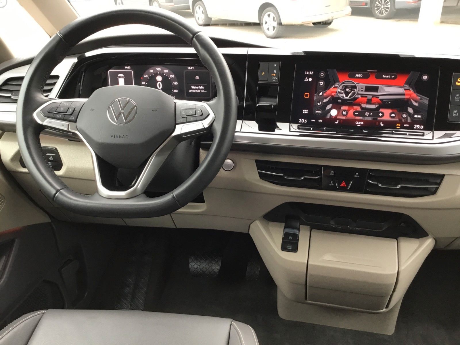 Fahrzeugabbildung Volkswagen T7 Multivan Life TDI DSG LÜ+AHK+ACC+LED+Leder
