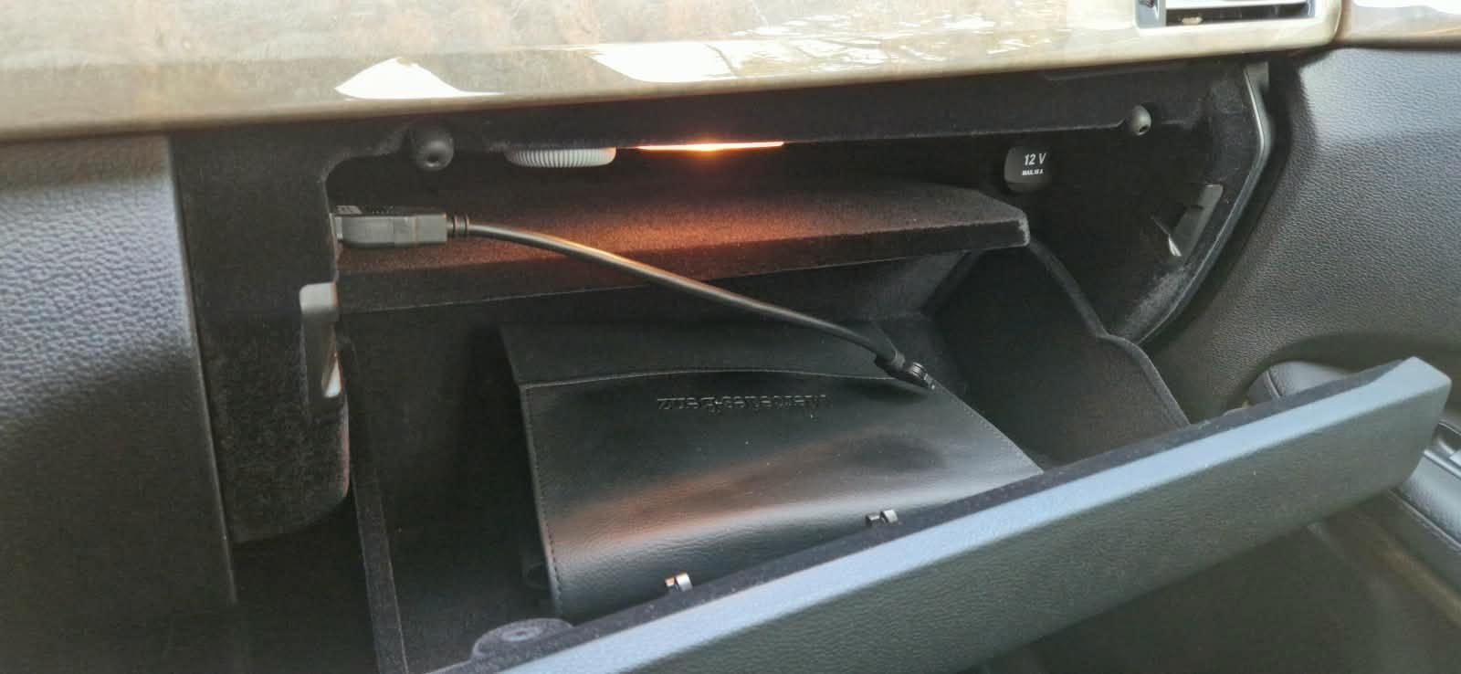 Mercedes-Benz E220 2011 — photo 26