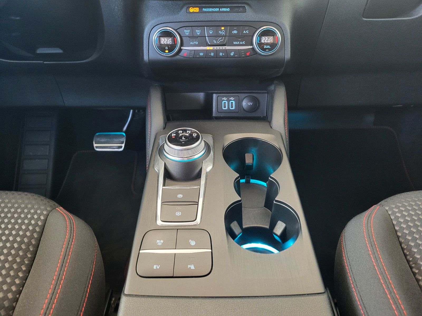 Fahrzeugabbildung Ford Kuga Plug-In Hybrid ST-Line AHK, Frontkamera