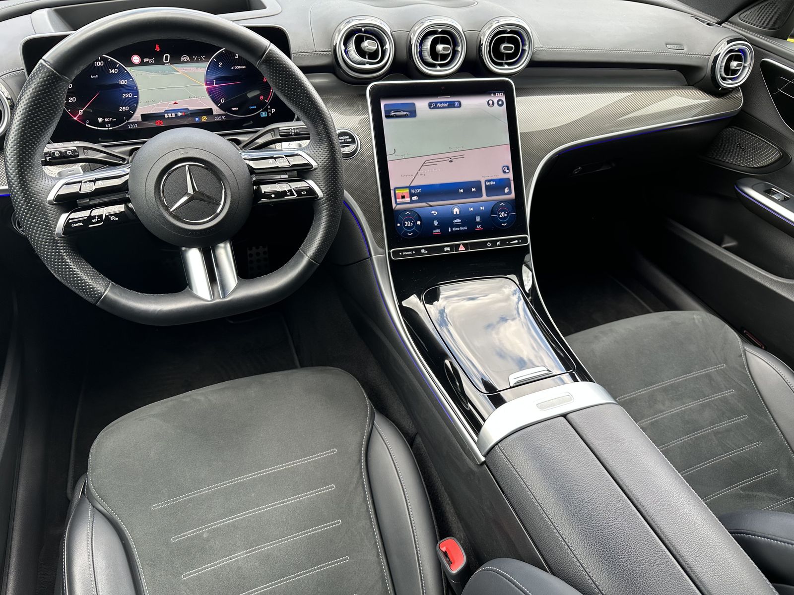 Fahrzeugabbildung Mercedes-Benz C 220d T AMG-Line 4Matic NAV+LED+ACC+HUD+PANO+PP