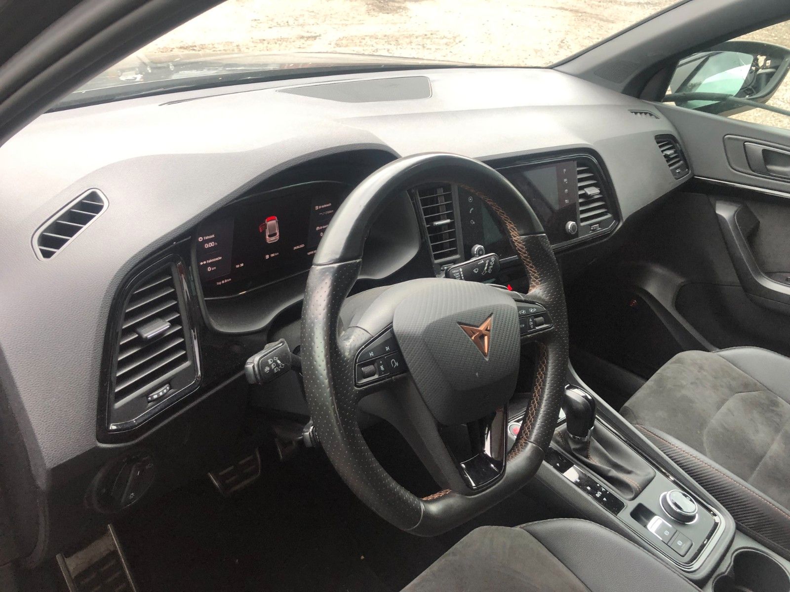 Fahrzeugabbildung CUPRA Ateca  4Drive Unfallschaden