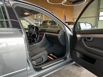 Audi A4 Lim. *TEMPOMAT*KLIMAAUTOMATIK*SitzHZ*