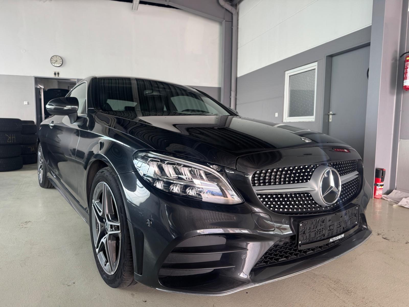 Mercedes-Benz C 200 Coupe AMG Line/ Kamera/Leder/LED