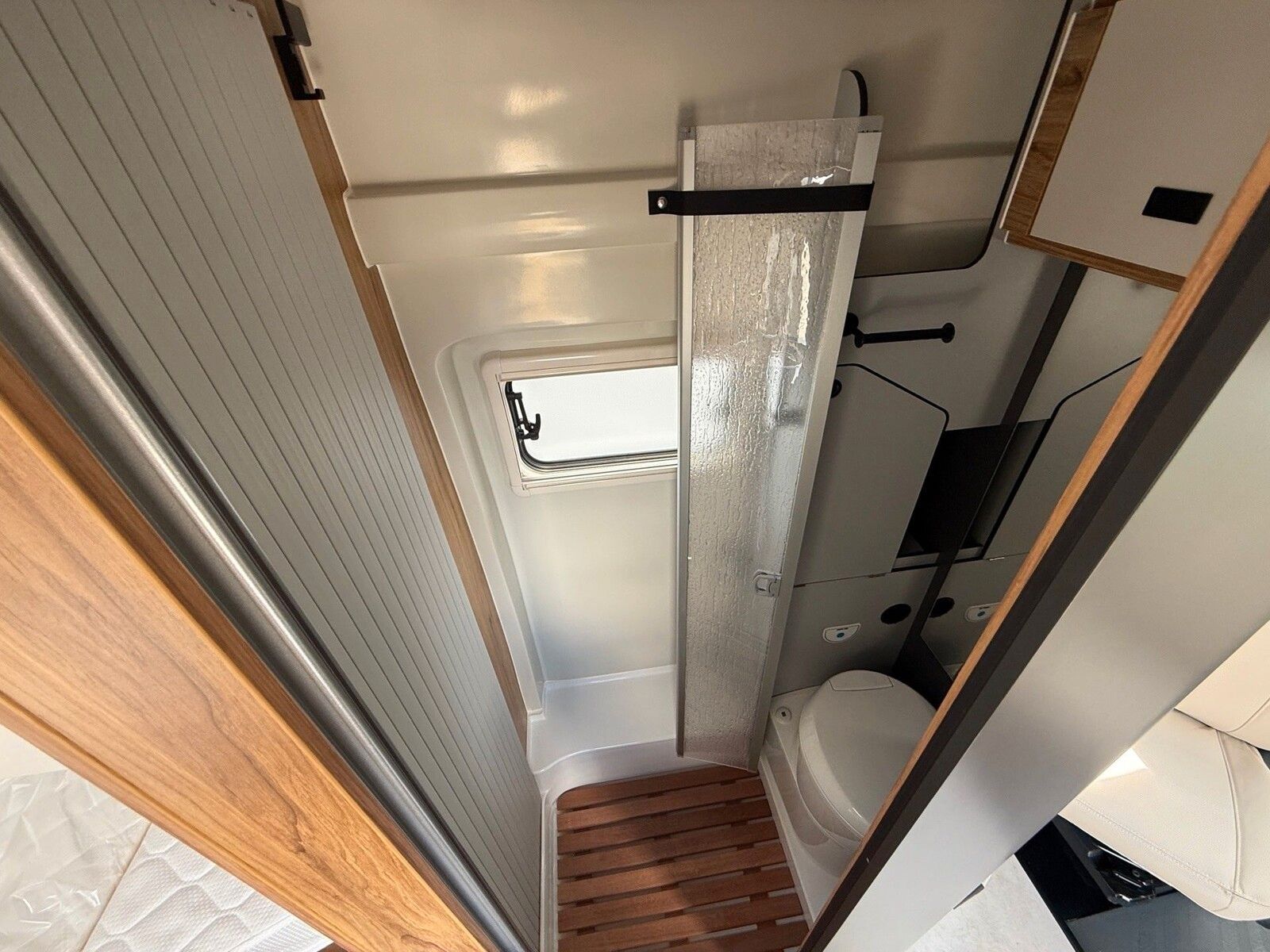 Fahrzeugabbildung Karmann Dexter 4x4 DE 570 AW Allrad 4x4, Rückfahrkamera