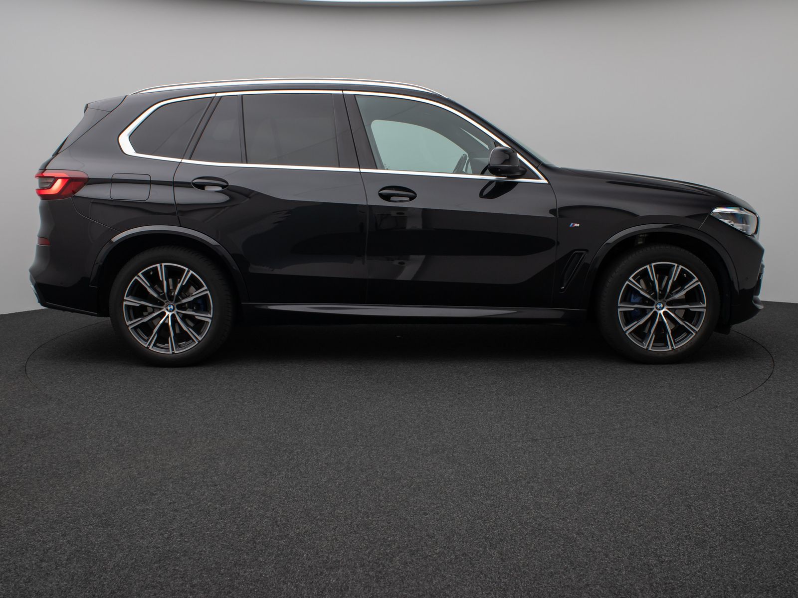Fahrzeugabbildung BMW X5 xD30d M Sport Panorama 360°HUD HiFi Komfort