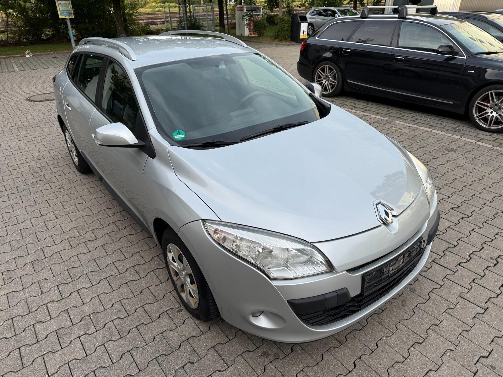 Renault Megane 2011 — photo 17