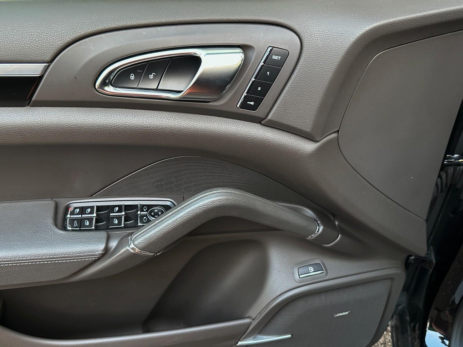PORSCHE CAYENNE S E-HYBRID PLATINUM EDITION *PANO*LM-21" | 416 ch | 4X4 | BVA | 1-HD, TOP-AUSSTATTUNG!
