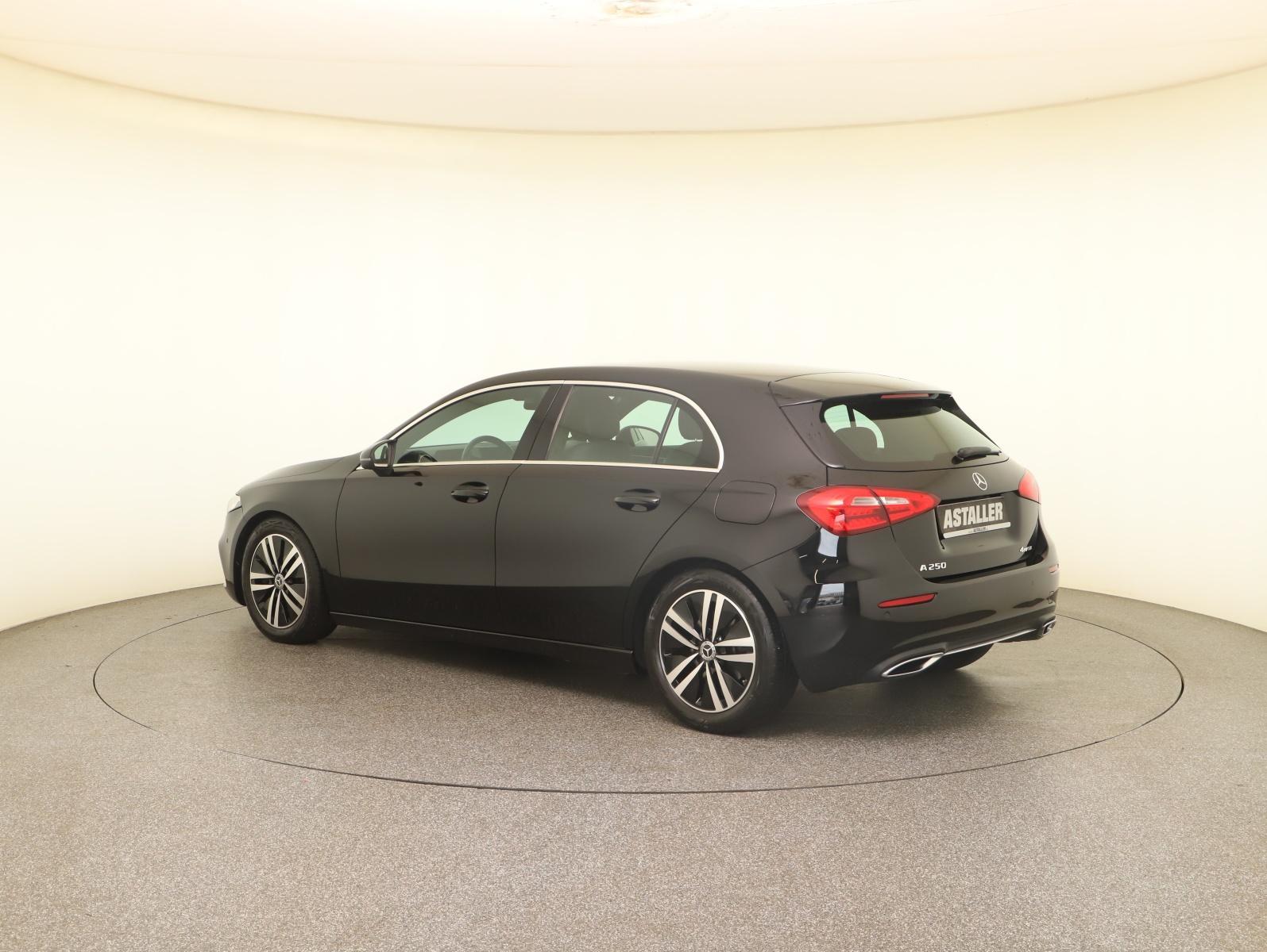 Mercedes-Benz A 250 4M Progressive AHK+MBUX+Sound+17''+Busines