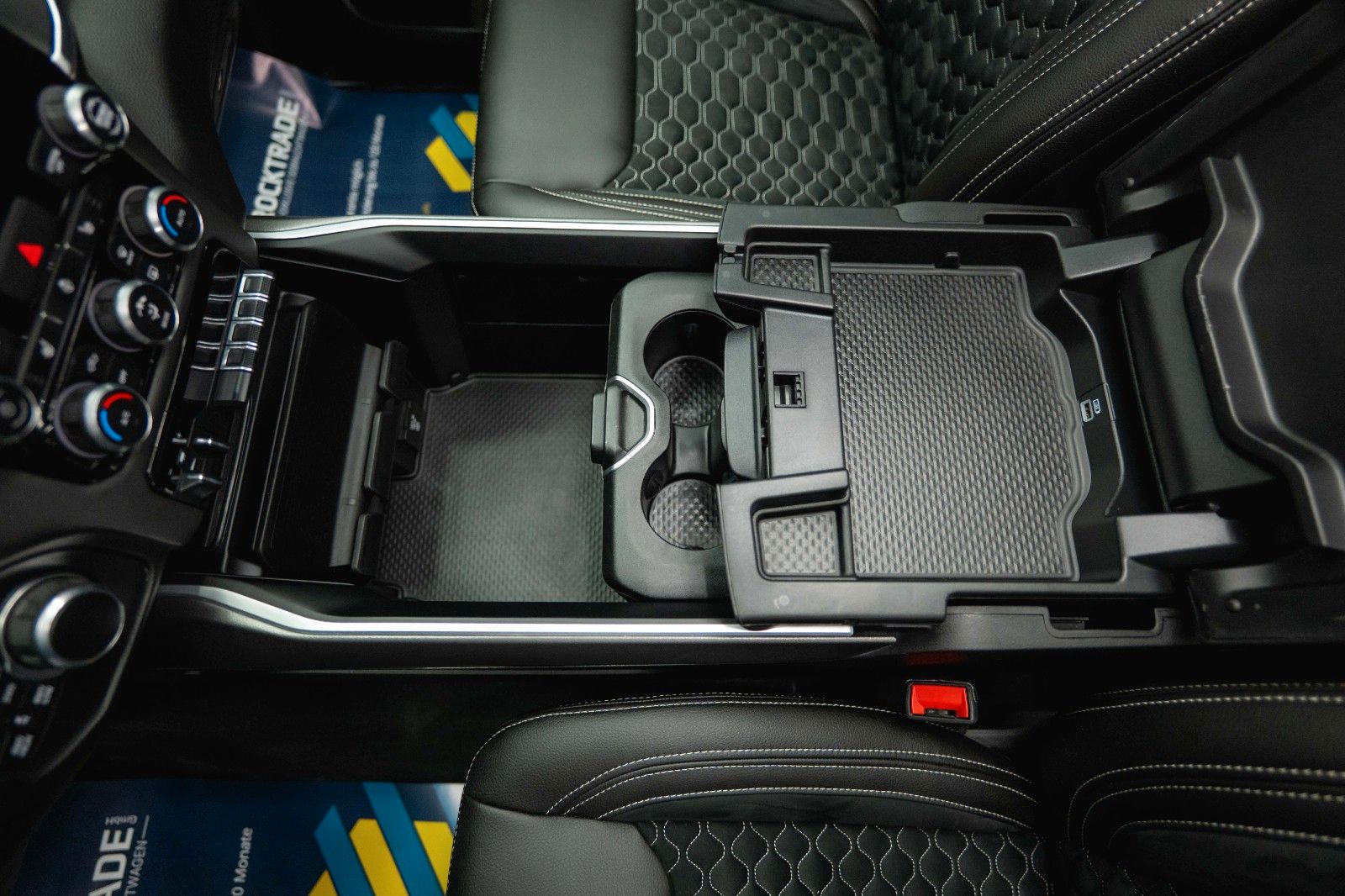 Fahrzeugabbildung Dodge RAM 5.7 V8 HEMI 4x4 OFFROAD Night-Edition *Pano*