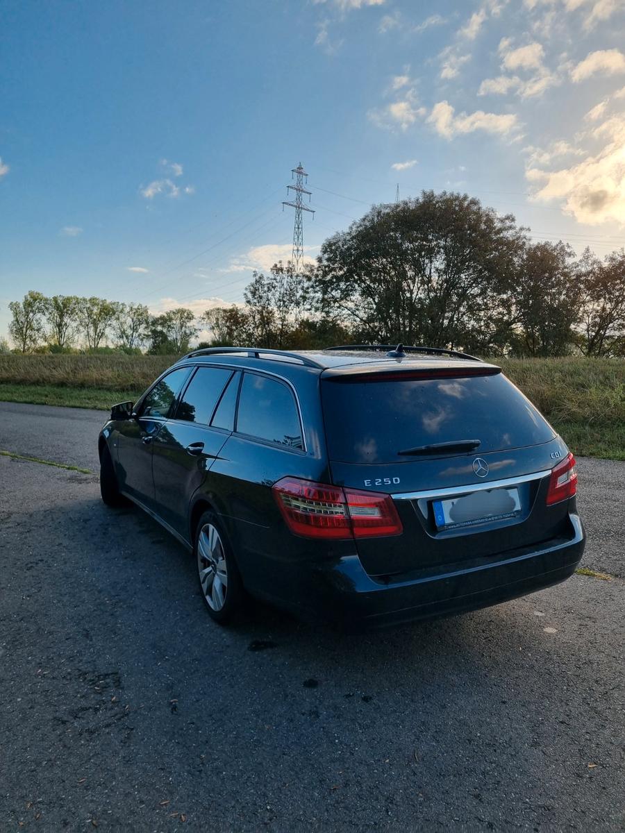Mercedes-Benz E250 2011 — photo 13