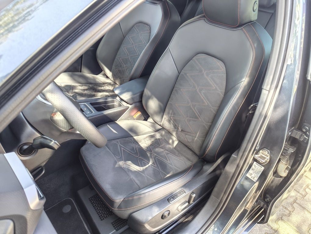 Fahrzeugabbildung SEAT Leon FR 2.0 TDI + Panorama + Fahrschulumbausatz