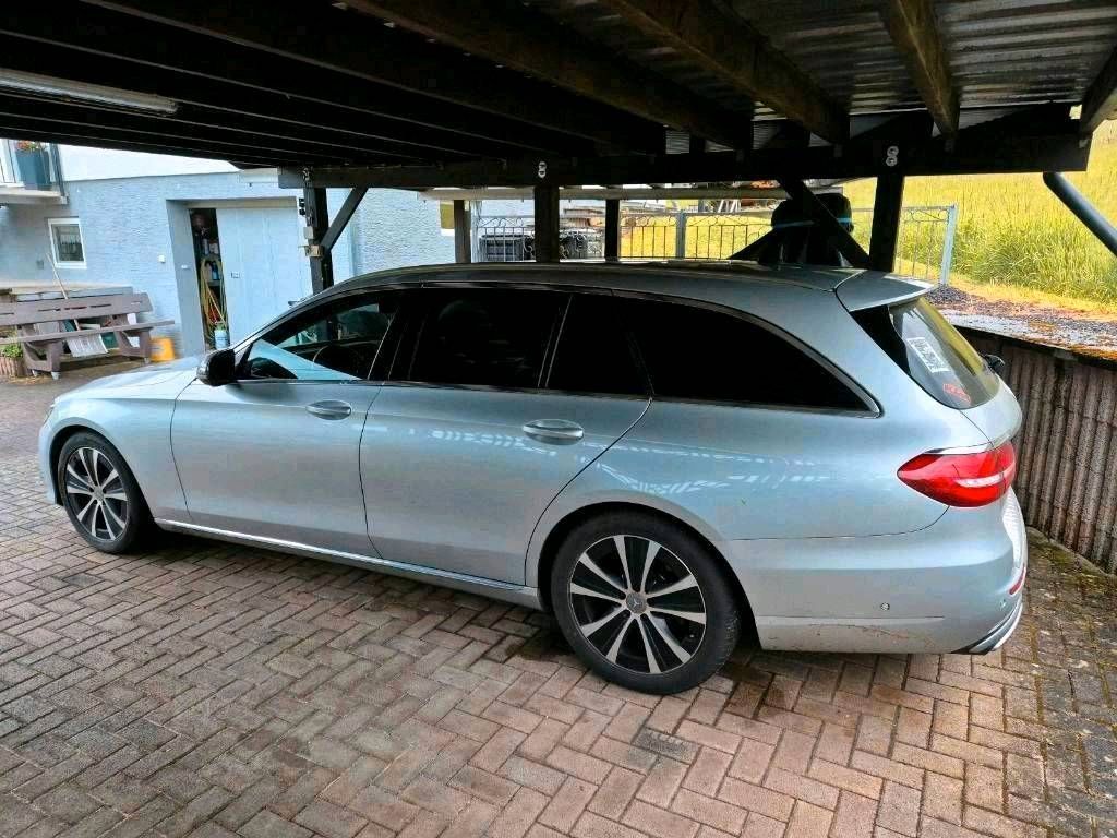 Image of Mercedes-Benz E 220