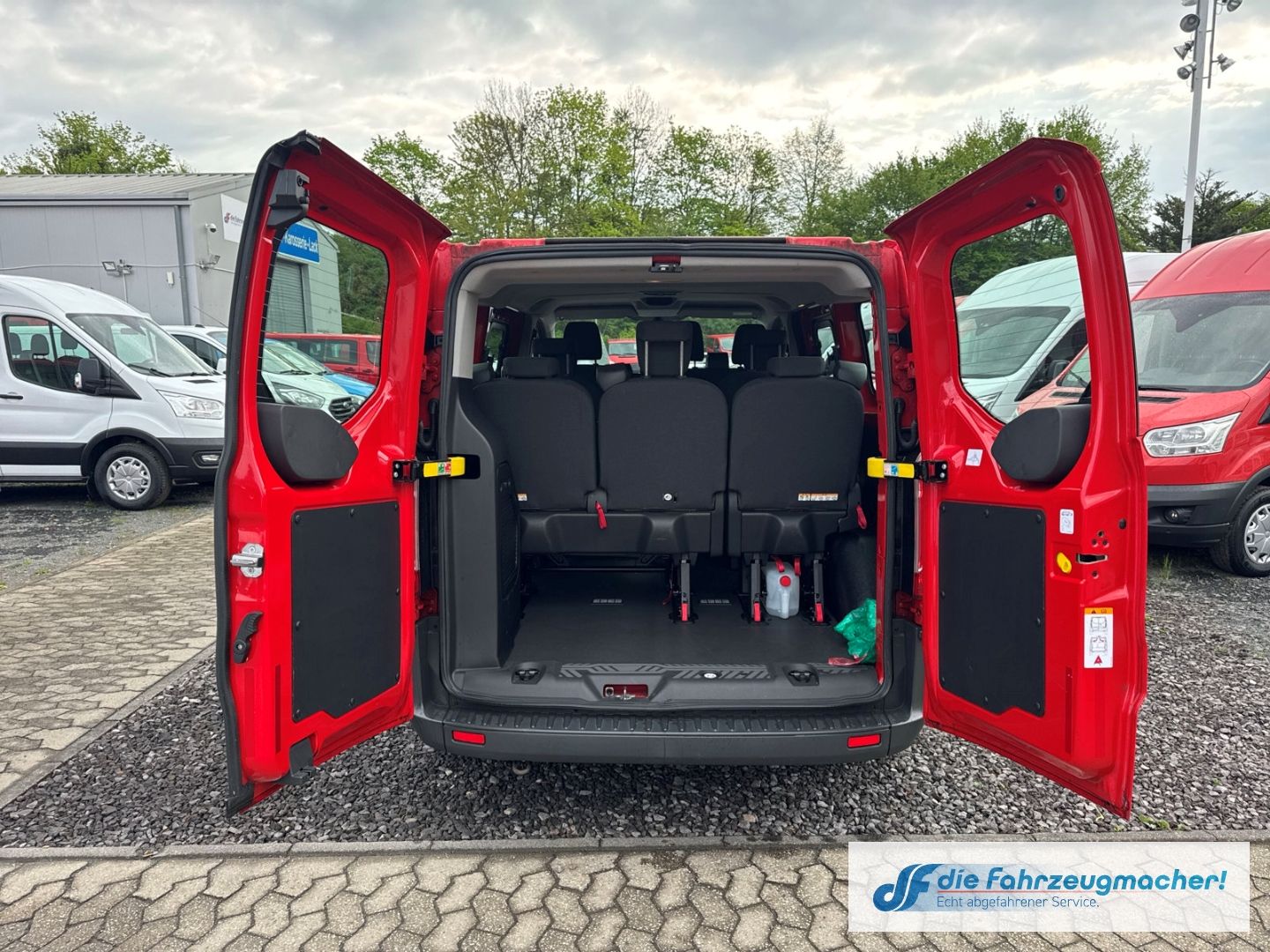 Fahrzeugabbildung Ford Transit Custom Kombi 300 L1 2.2 TDCi *1481