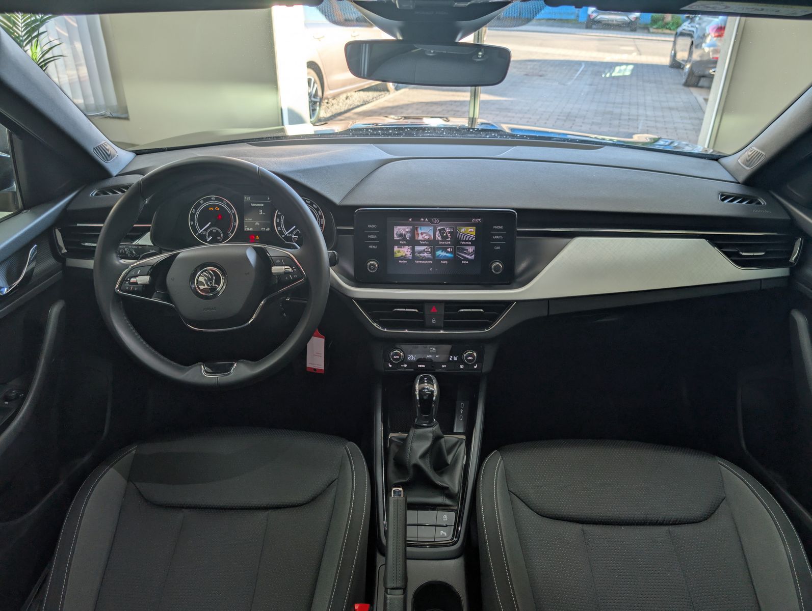 Fahrzeugabbildung SKODA Kamiq Tour 1,0TSI PANORAMA LED SHZ KAM APPLINK