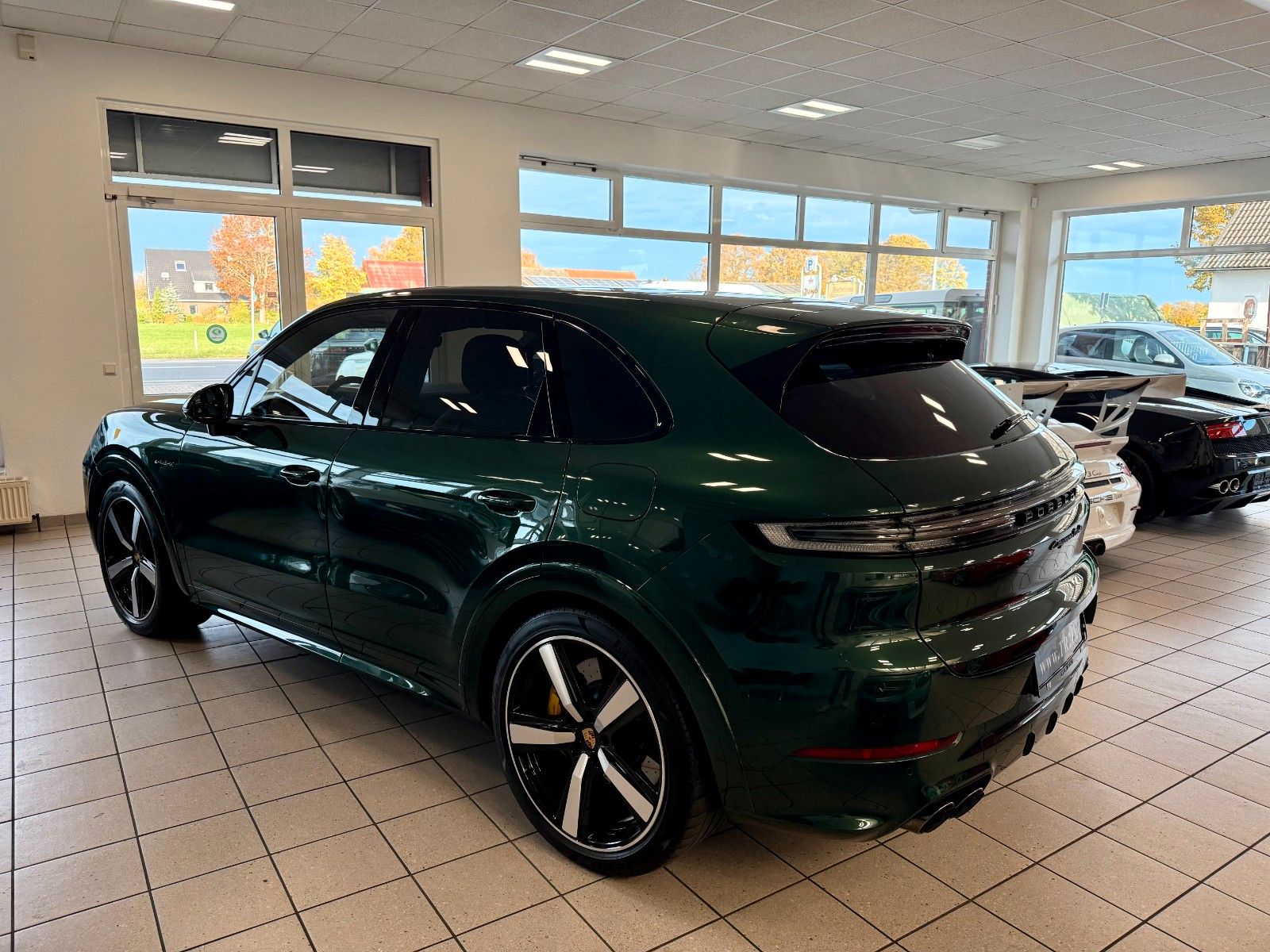 Fahrzeugabbildung Porsche Cayenne Turbo E-Hybrid SportDesign/PCCB/PTS/AHK