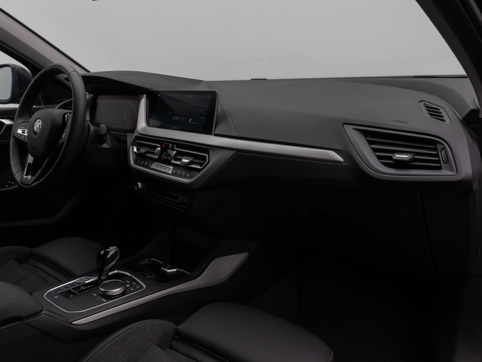 Fahrzeugabbildung BMW 118i DAB WLAN PDC Geschwindigkeitsreg Sport LED