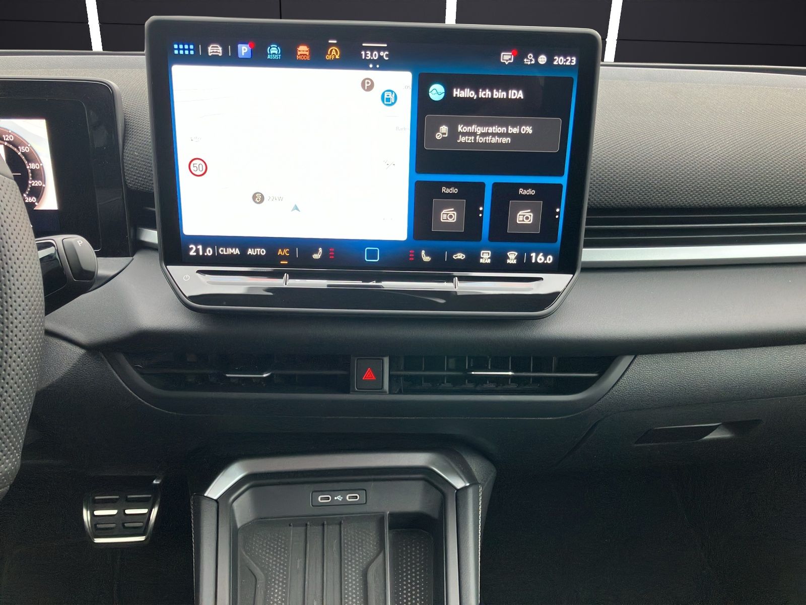 Fahrzeugabbildung Volkswagen T-Roc R-Line eTSI DSG ACC SH HuD AppConnect 360°