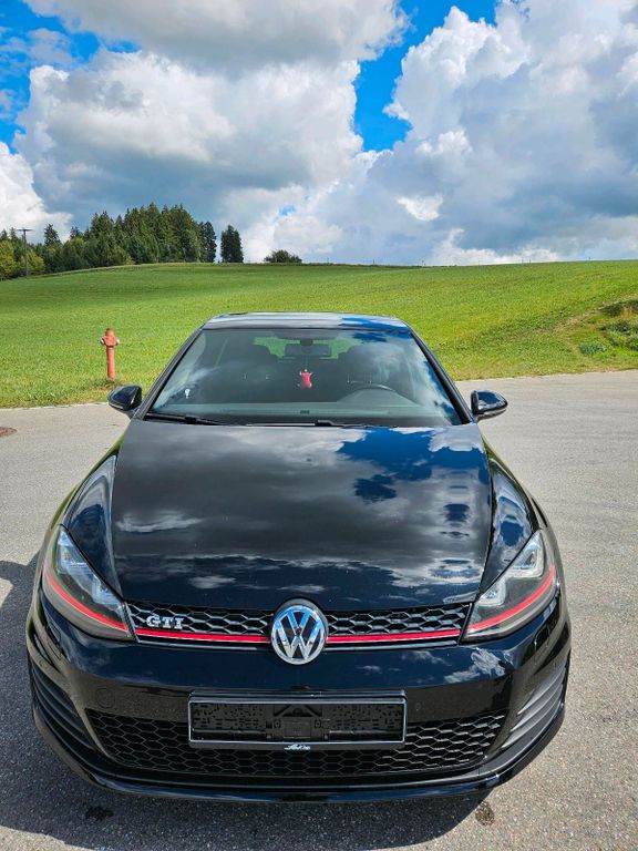Image of Volkswagen Golf
