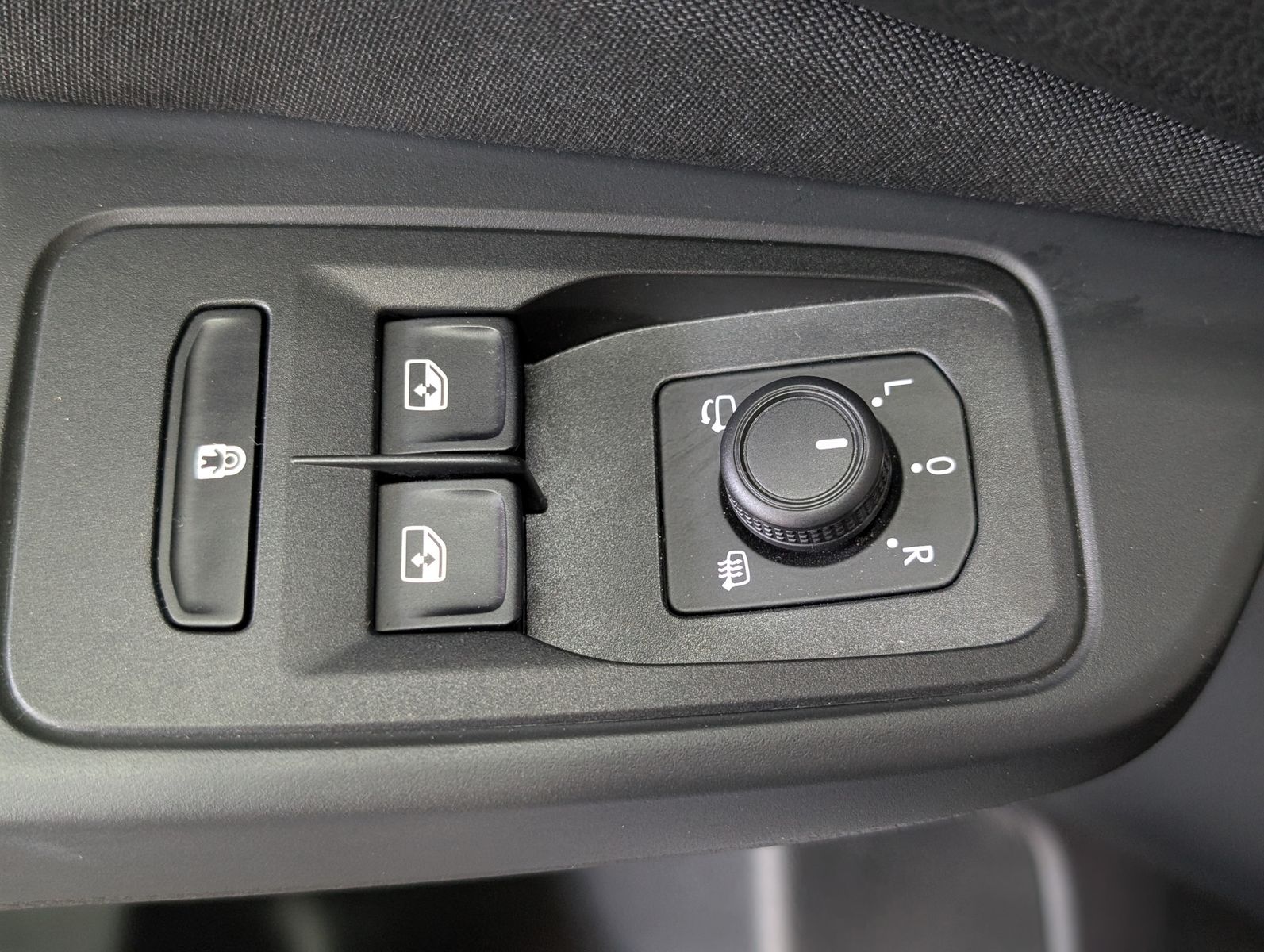 Fahrzeugabbildung Ford Tourneo Connect L2 Active 7-SI Bi-LED PANO AHK K