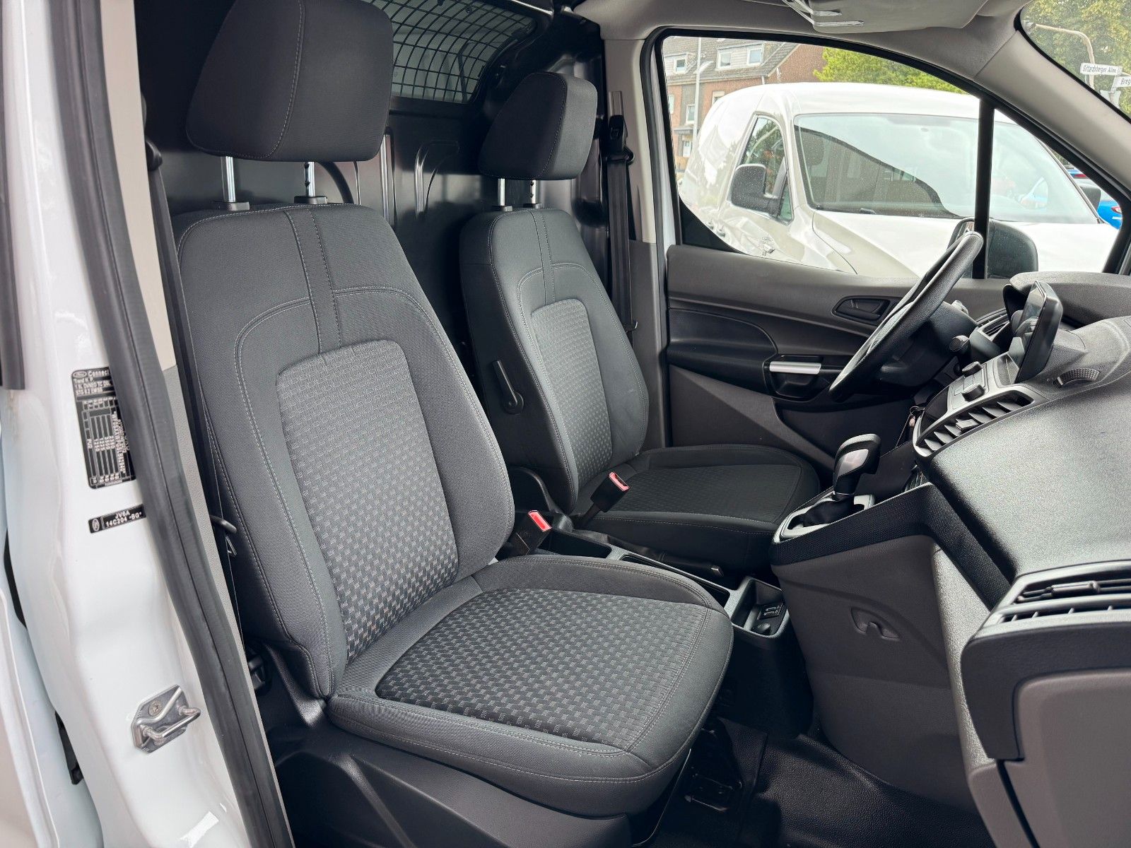 Fahrzeugabbildung Ford Transit Connect Kasten lang Autom. AppConect/1.H