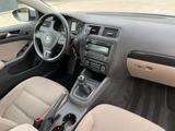 Volkswagen JETTA 1.6TDI COMFORTL*MFL*ALU*TEMPOMAT*SHZ... - Volkswagen Jetta aus 2011: TDI