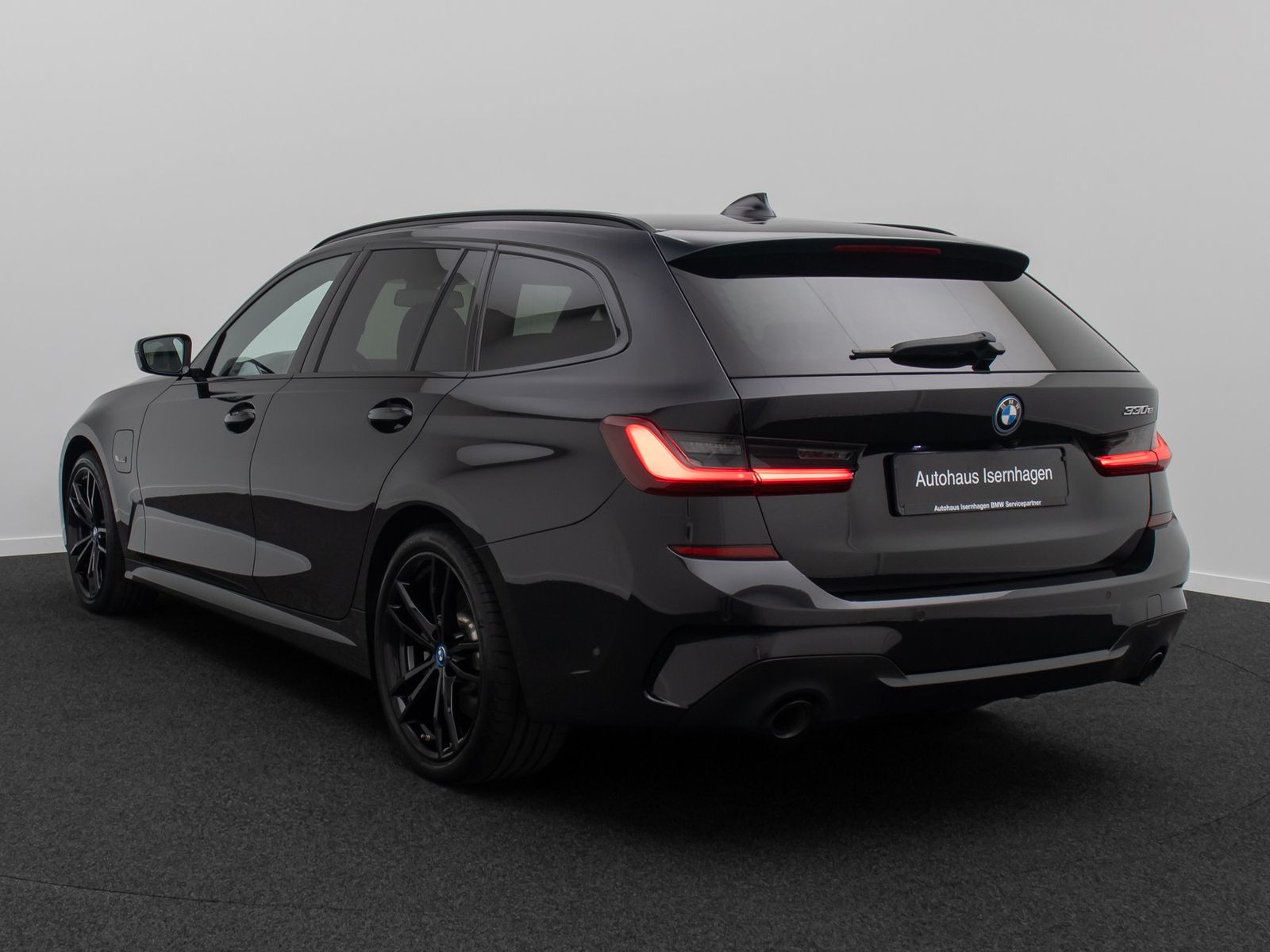 Fahrzeugabbildung BMW 330e M Sport DAB HiFi Laser HUD Panorama AHK 19"